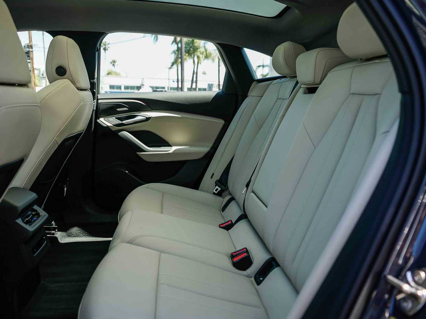 Thumbnail: 2025 Audi e-tron - 18