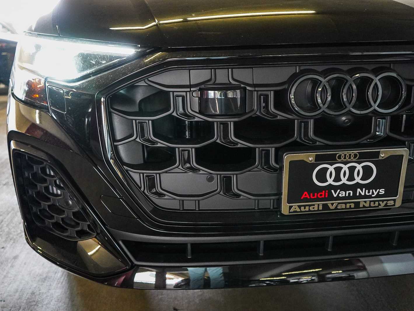 Thumbnail: 2026 Audi Q8 - 11