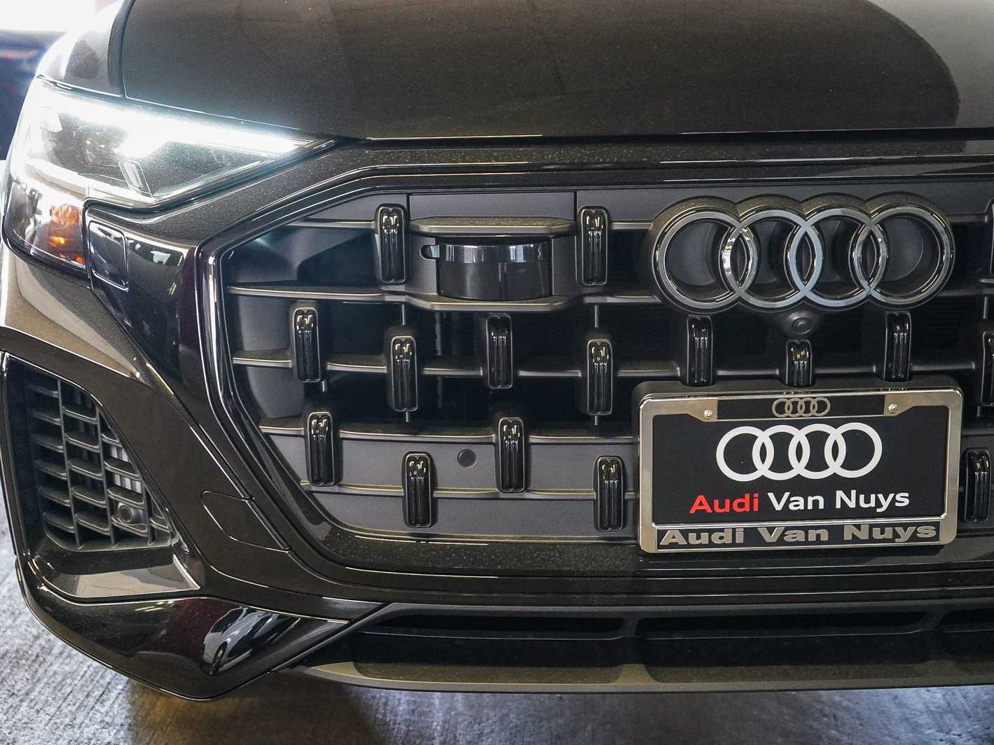 Thumbnail: 2026 Audi Q8 - 11