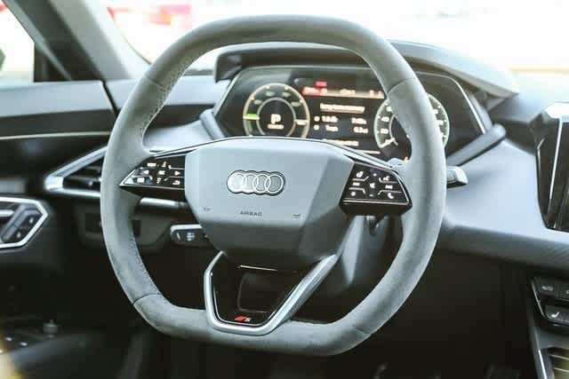 Thumbnail: 2026 Audi e-tron GT - 15