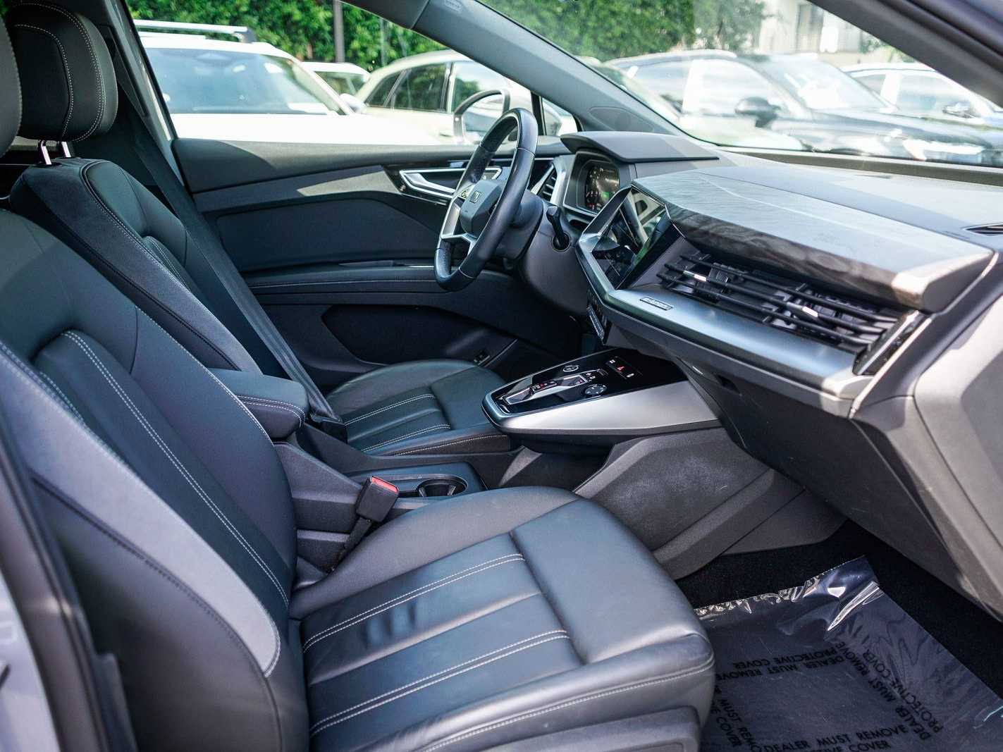 Thumbnail: 2023 Audi Q4 e-tron - 16