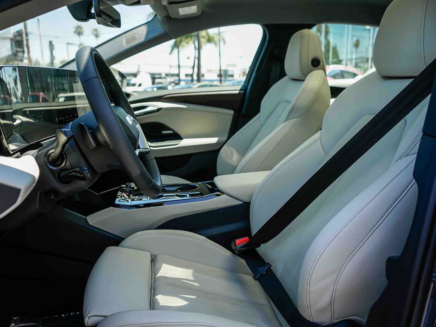 Thumbnail: 2025 Audi e-tron - 17