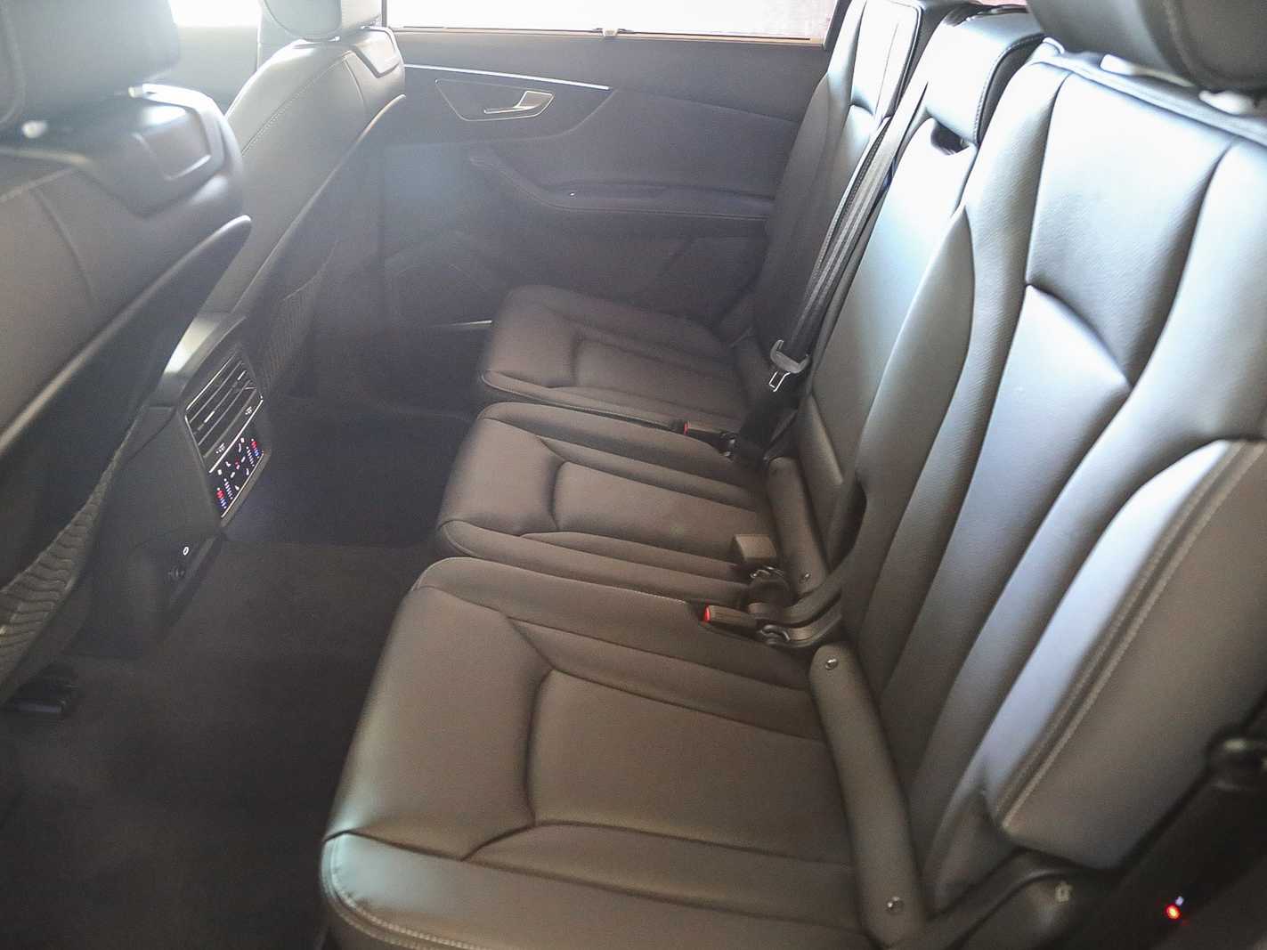 Thumbnail: 2026 Audi Q7 - 18