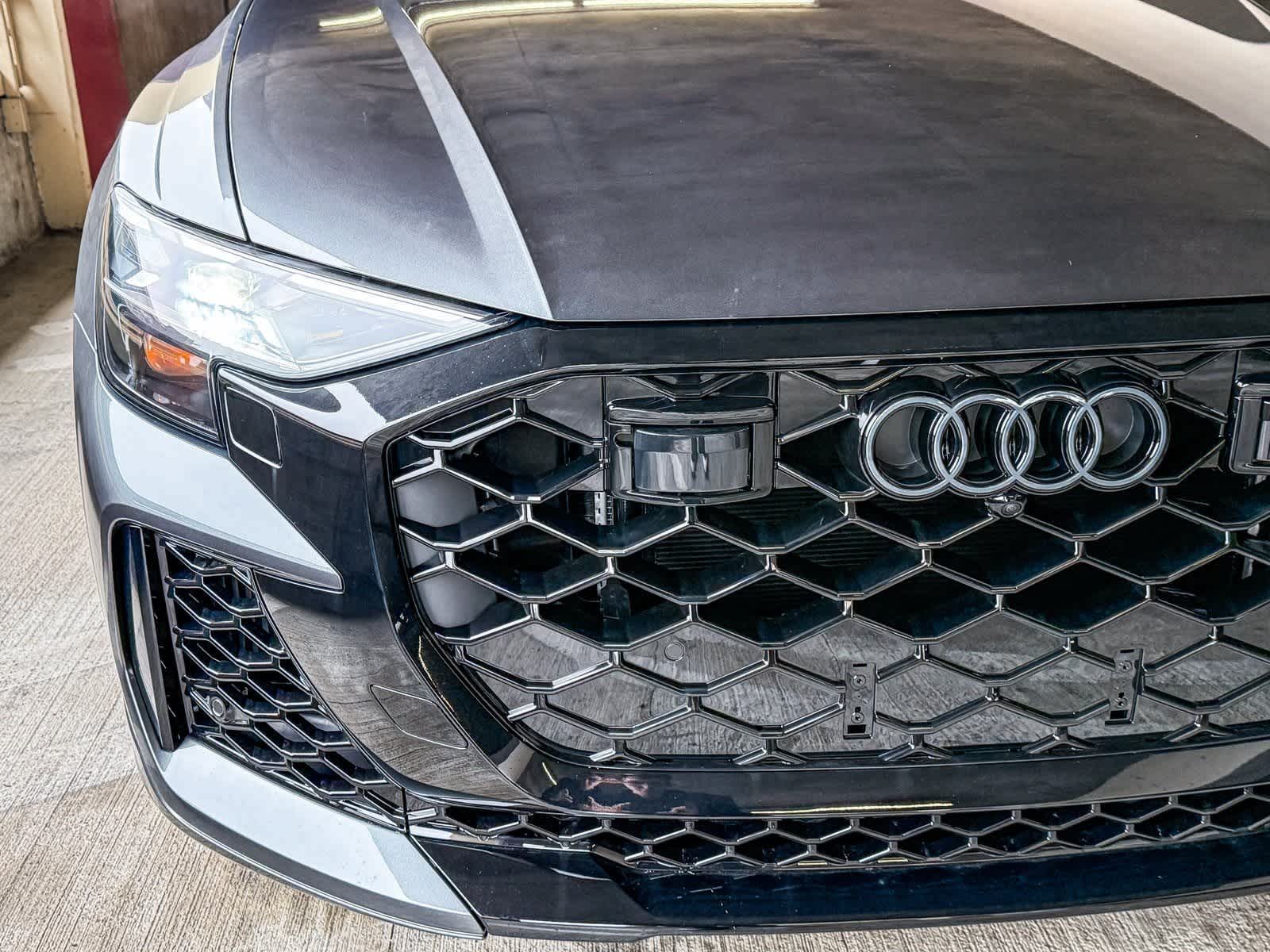 Thumbnail: 2026 Audi RS Q8 - 11