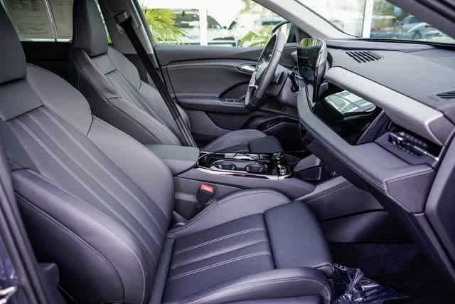 Thumbnail: 2025 Audi Q6 e-tron - 16