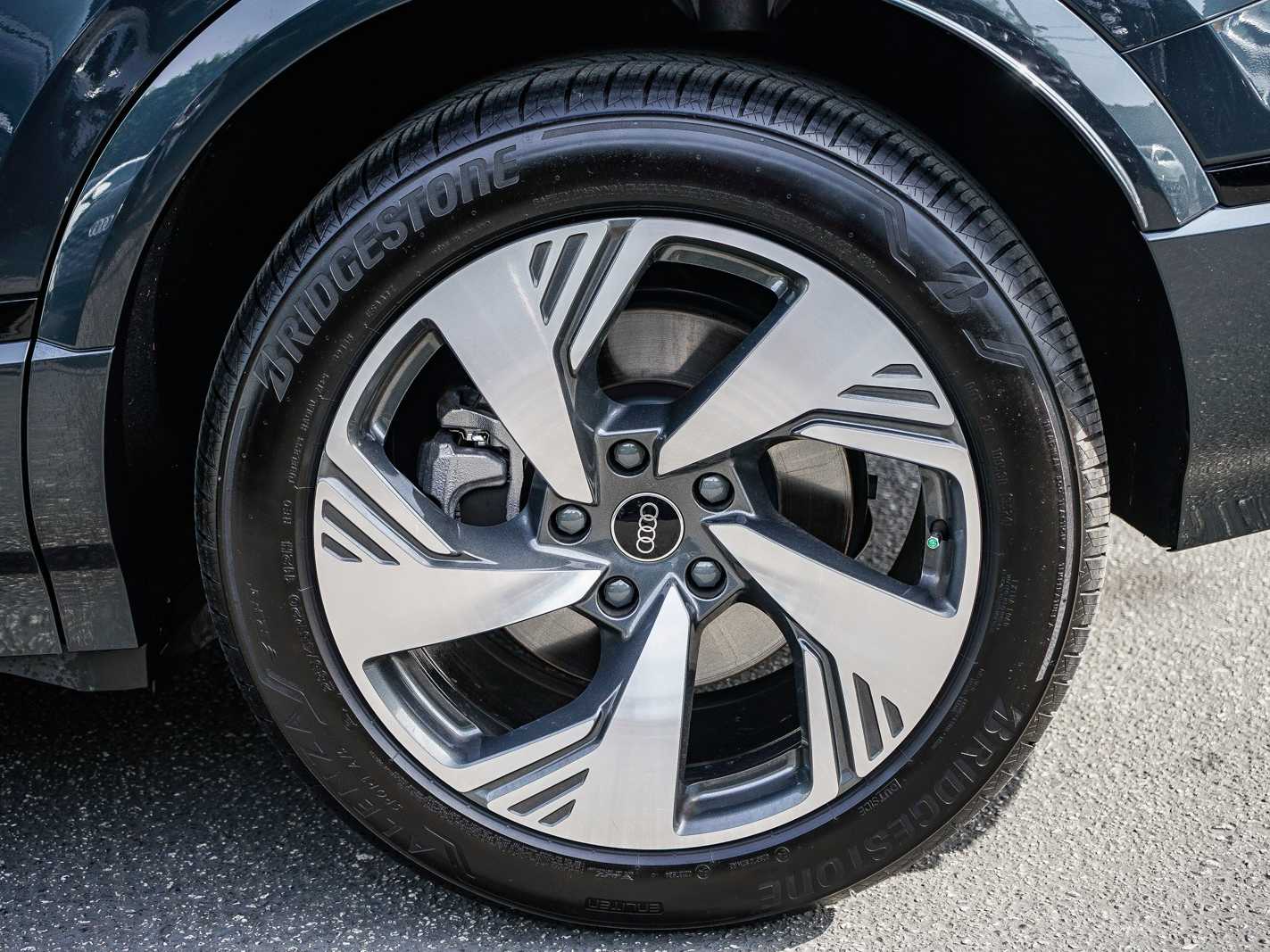 Thumbnail: 2025 Audi Q6 e-tron - 10