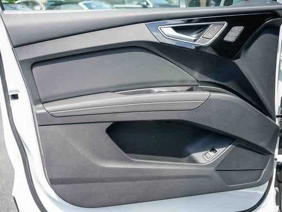 Thumbnail: 2026 Audi Q4 e-tron - 19
