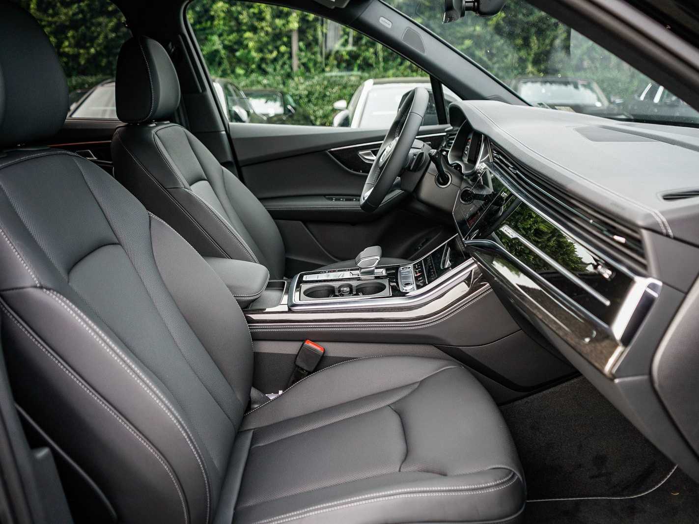 Thumbnail: 2026 Audi Q7 - 16