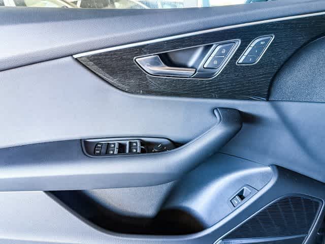 Thumbnail: 2026 Audi Q8 - 22