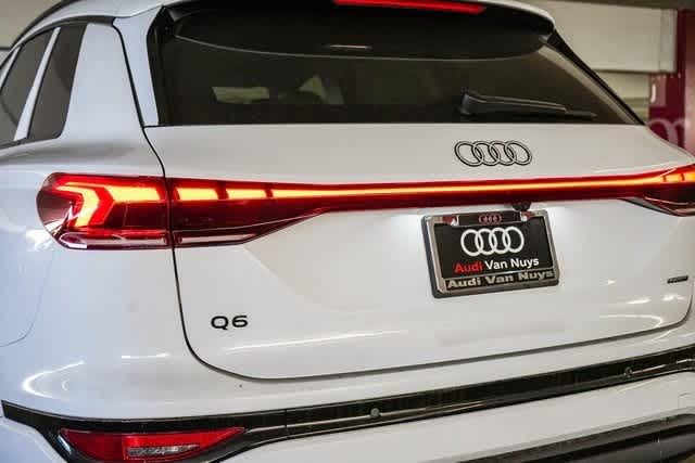 Thumbnail: 2025 Audi Q6 e-tron - 11