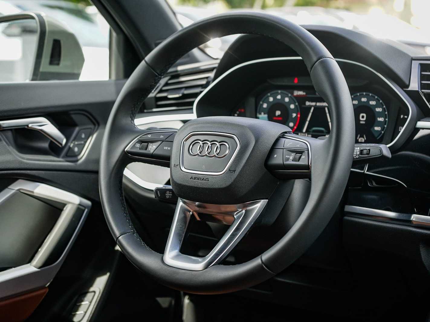 Thumbnail: 2025 Audi Q3 - 15