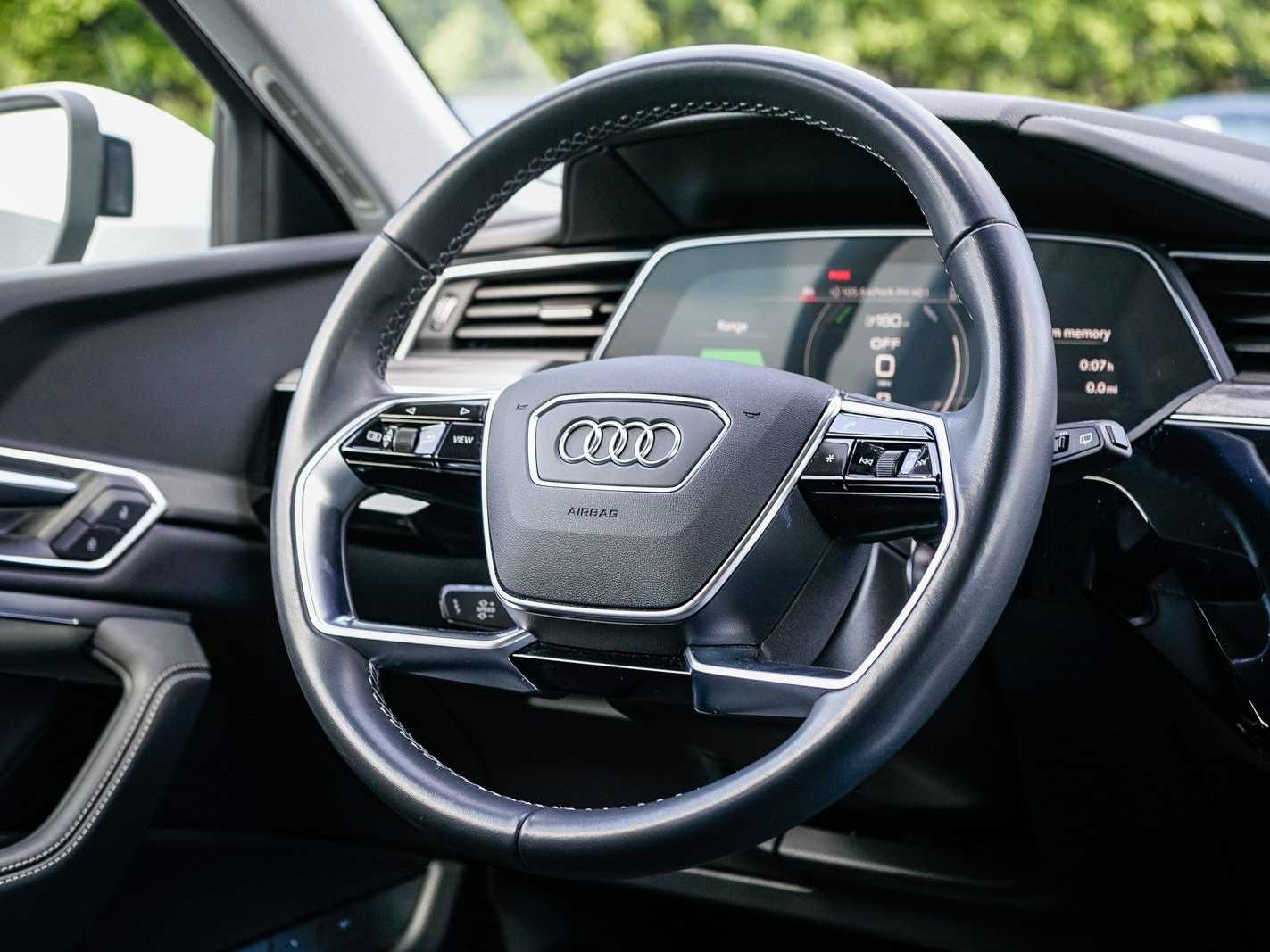 Thumbnail: 2024 Audi Q8 e-tron - 15