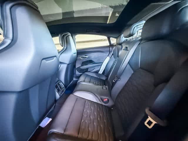 Thumbnail: 2026 Audi e-tron GT - 18