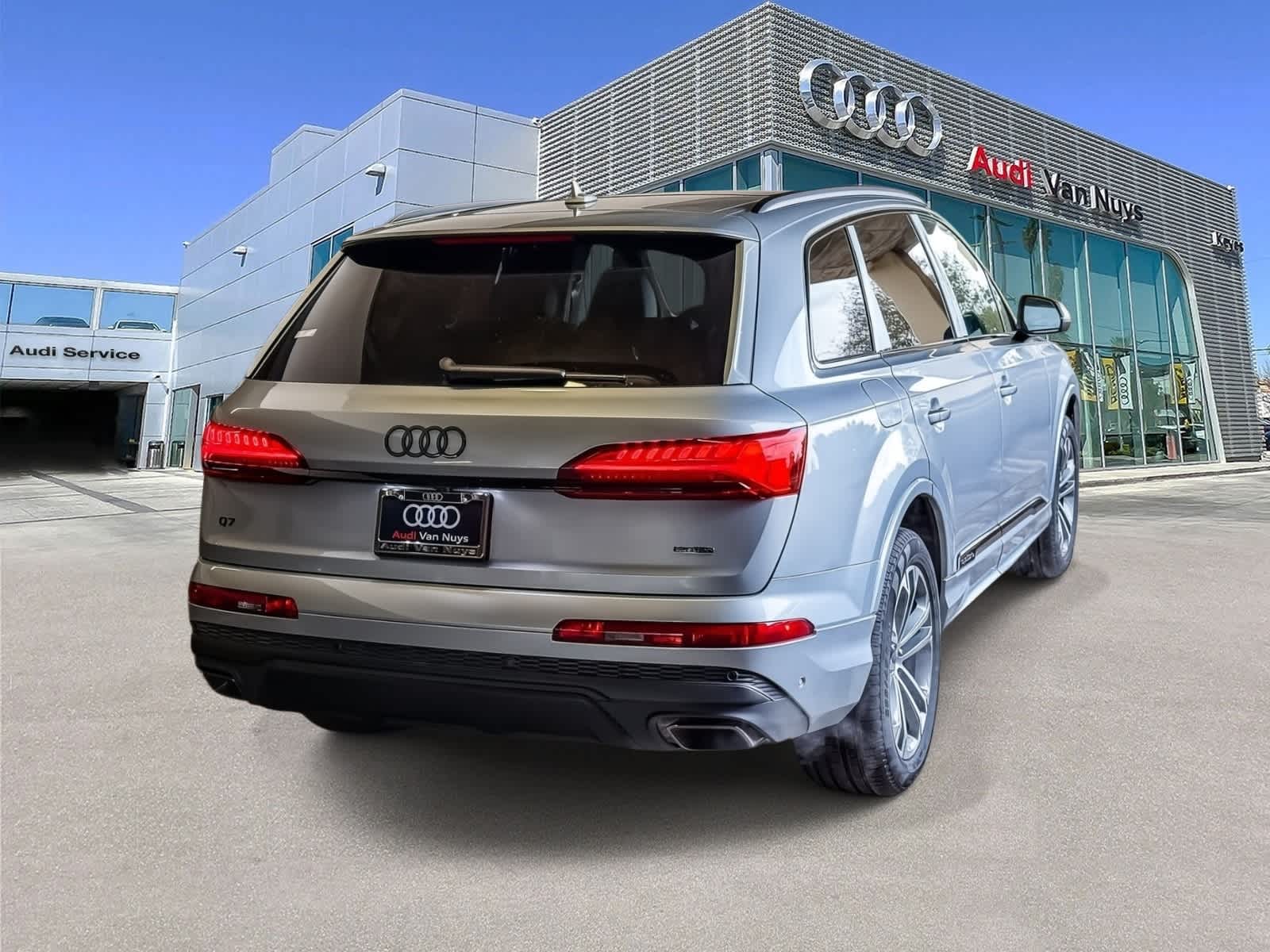 Thumbnail: 2026 Audi Q7 - 4