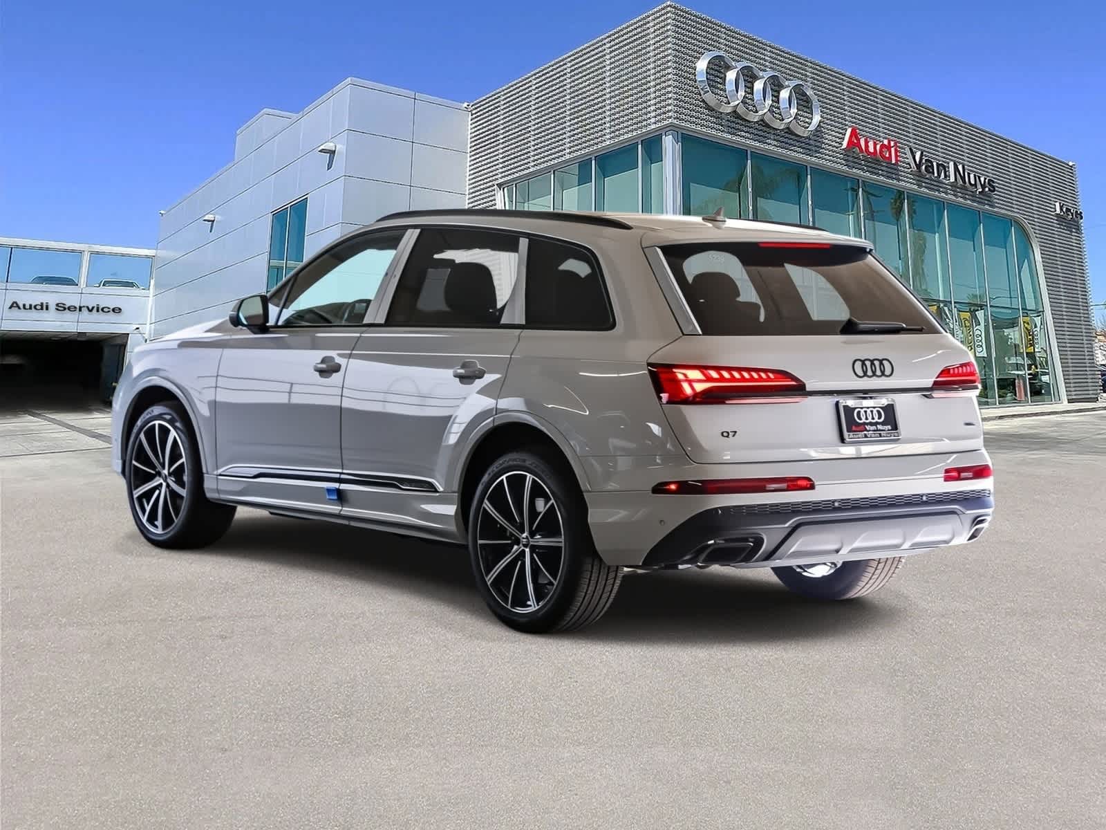 Thumbnail: 2026 Audi Q7 - 6