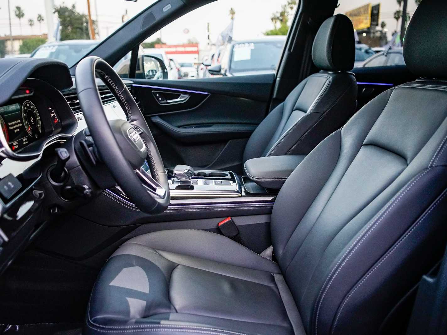 Thumbnail: 2025 Audi Q7 - 16