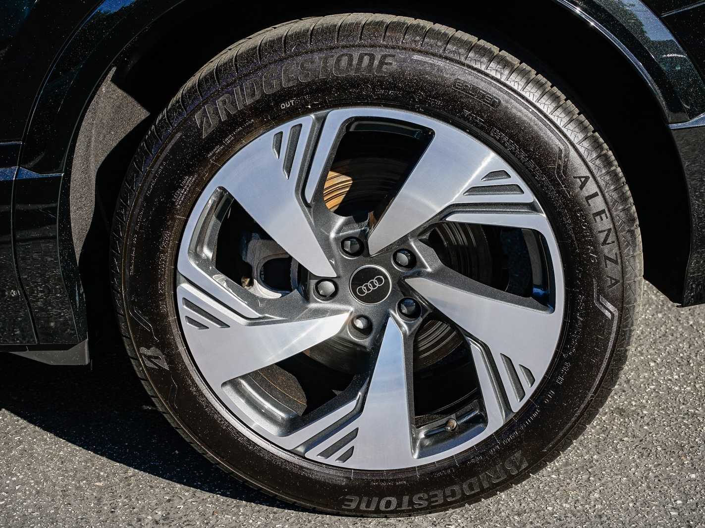 Thumbnail: 2025 Audi Q6 e-tron - 10