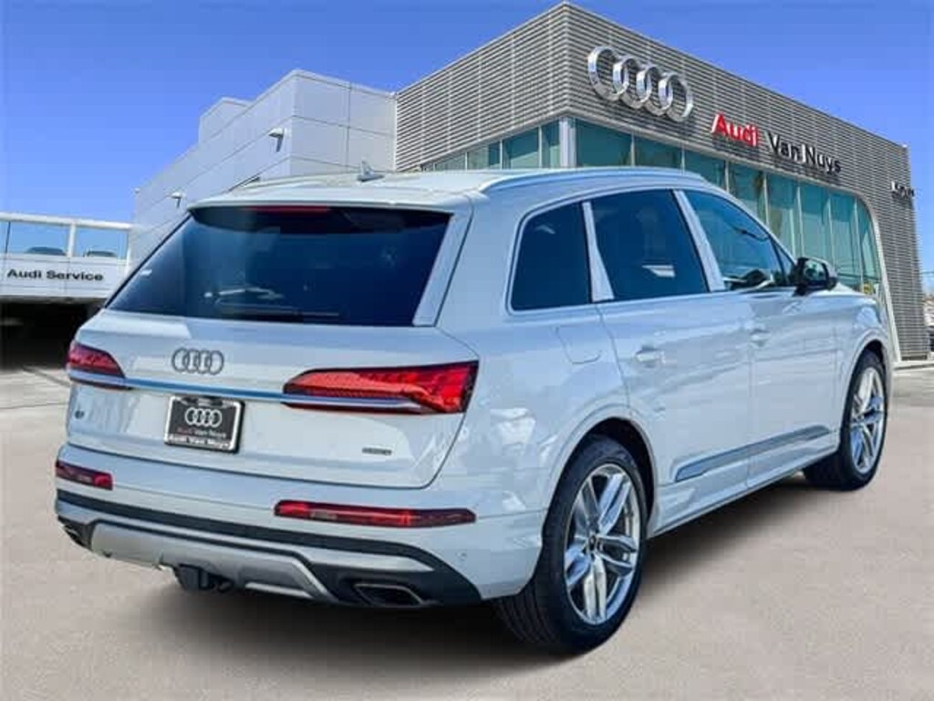 New 2025 Audi Q7 55 Premium Plus SUV