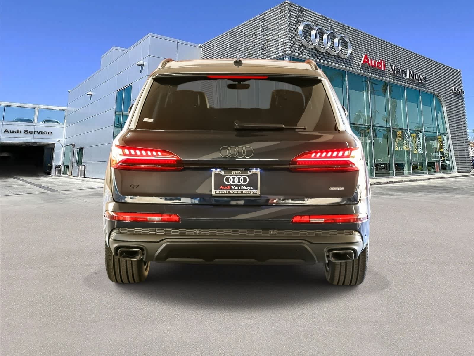 Thumbnail: 2026 Audi Q7 - 5