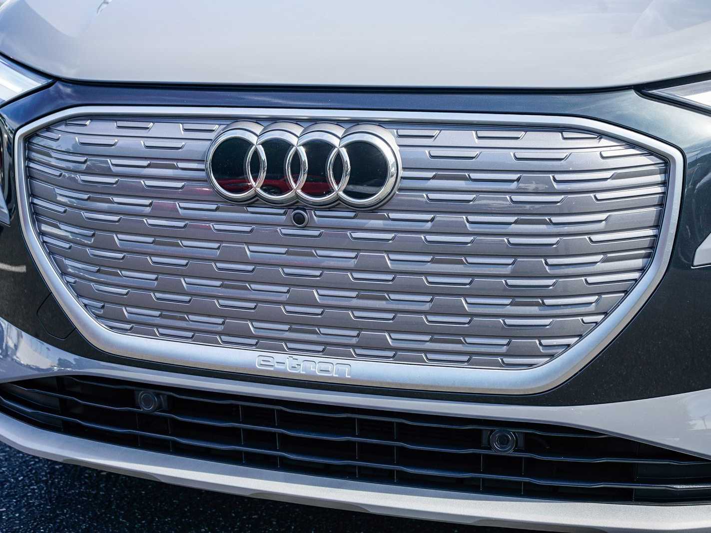 Thumbnail: 2023 Audi Q4 e-tron - 8