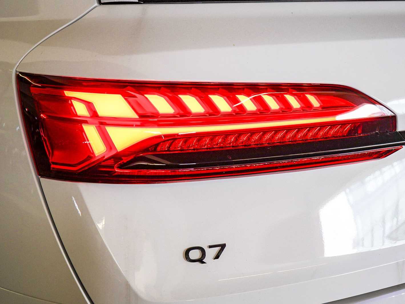 Thumbnail: 2026 Audi Q7 - 7