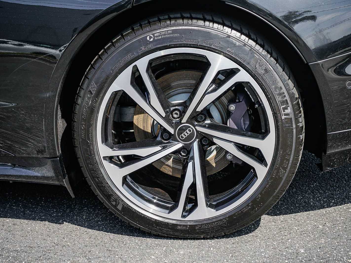 Thumbnail: 2022 Audi e-tron GT - 10