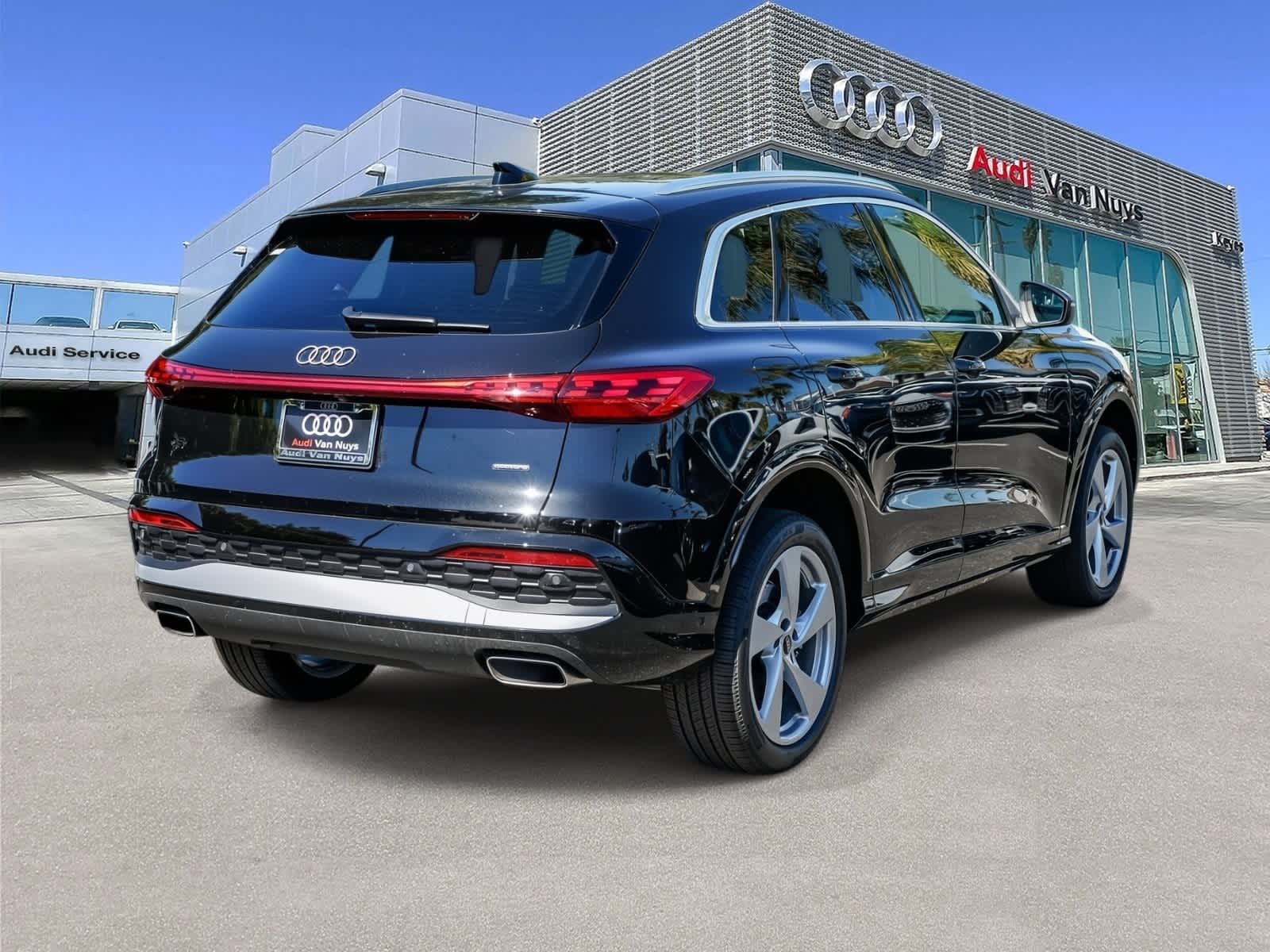 Thumbnail: 2025 Audi Q5 - 4