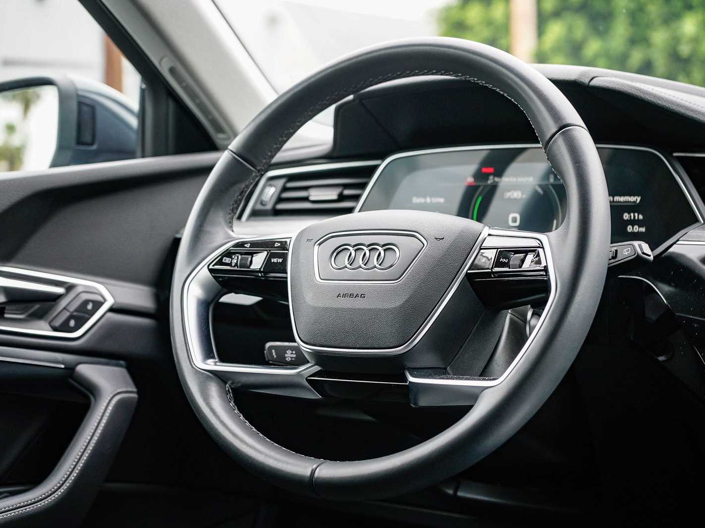 Thumbnail: 2024 Audi Q8 e-tron - 15