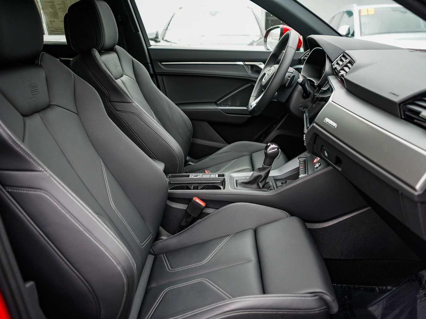 Thumbnail: 2025 Audi Q3 - 16