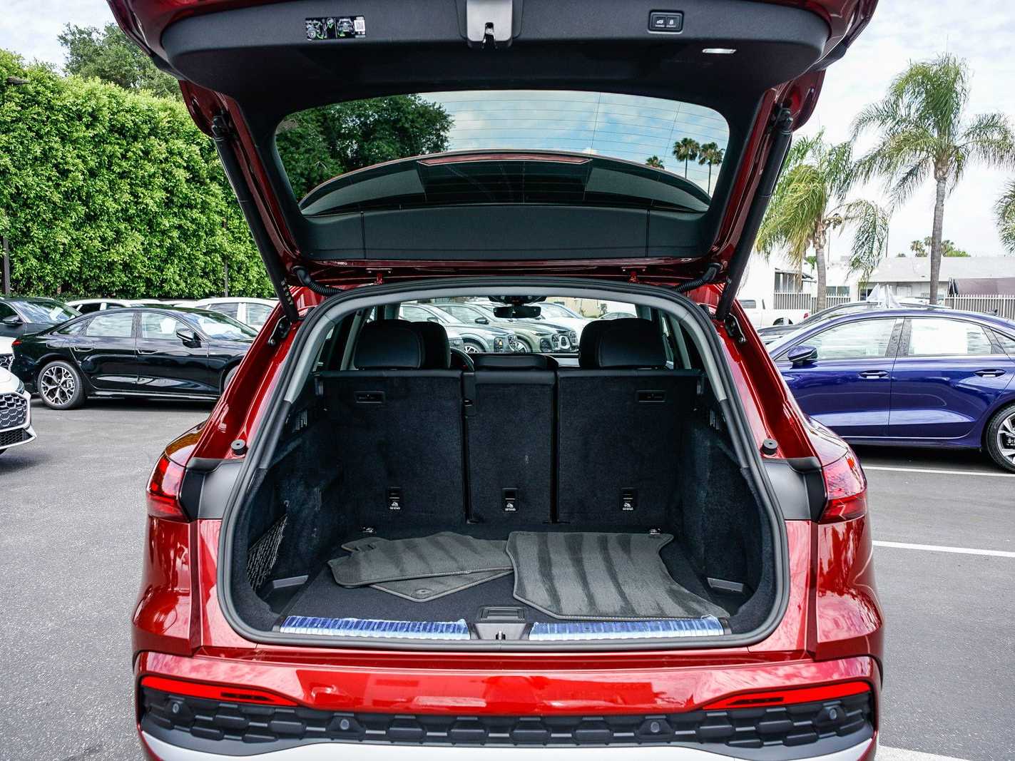 Thumbnail: 2025 Audi Q5 - 26
