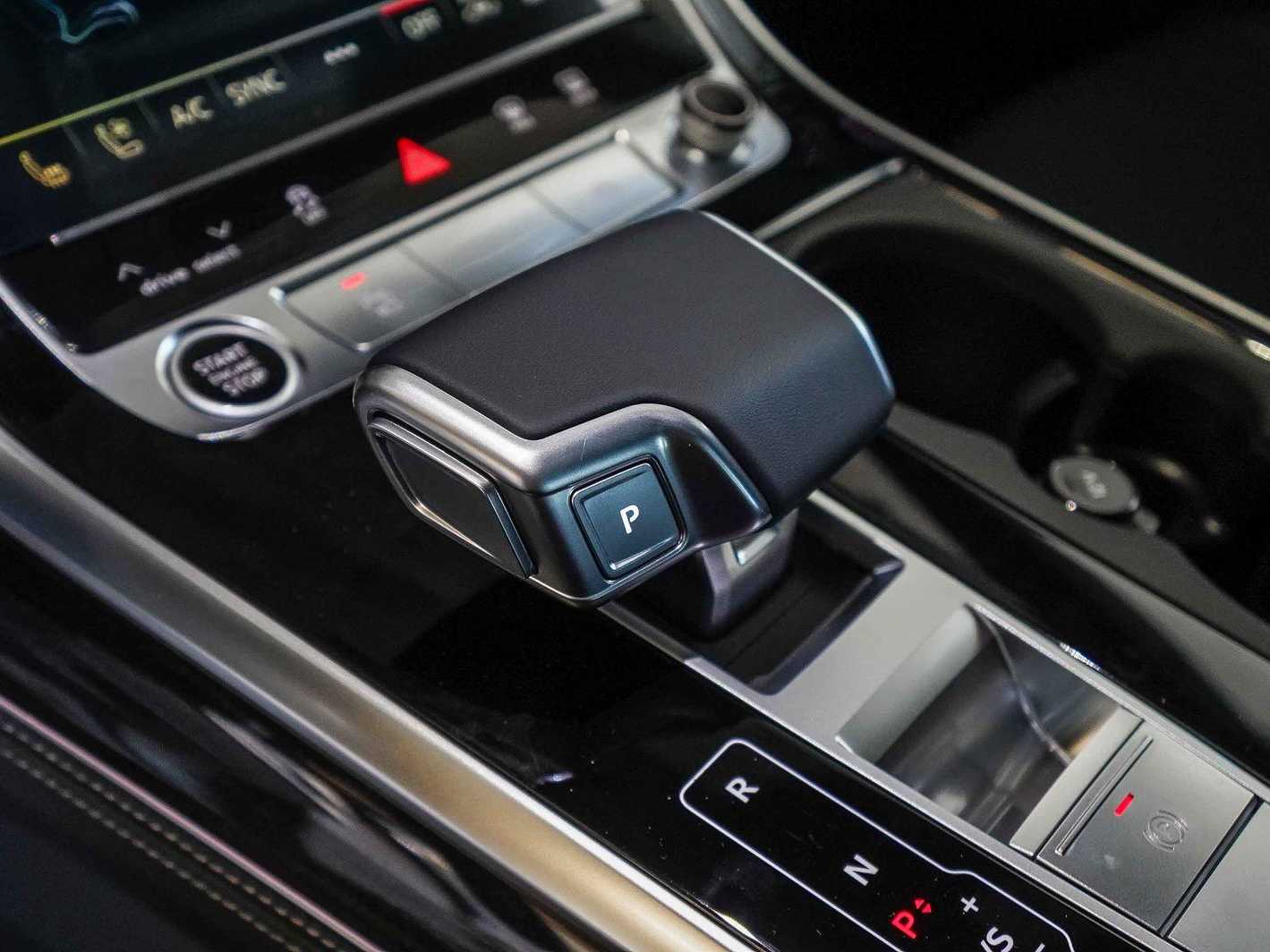 Thumbnail: 2026 Audi Q8 - 21