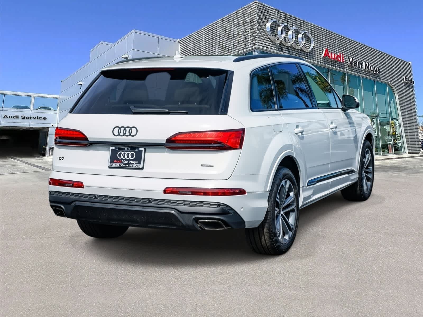 Thumbnail: 2026 Audi Q7 - 4