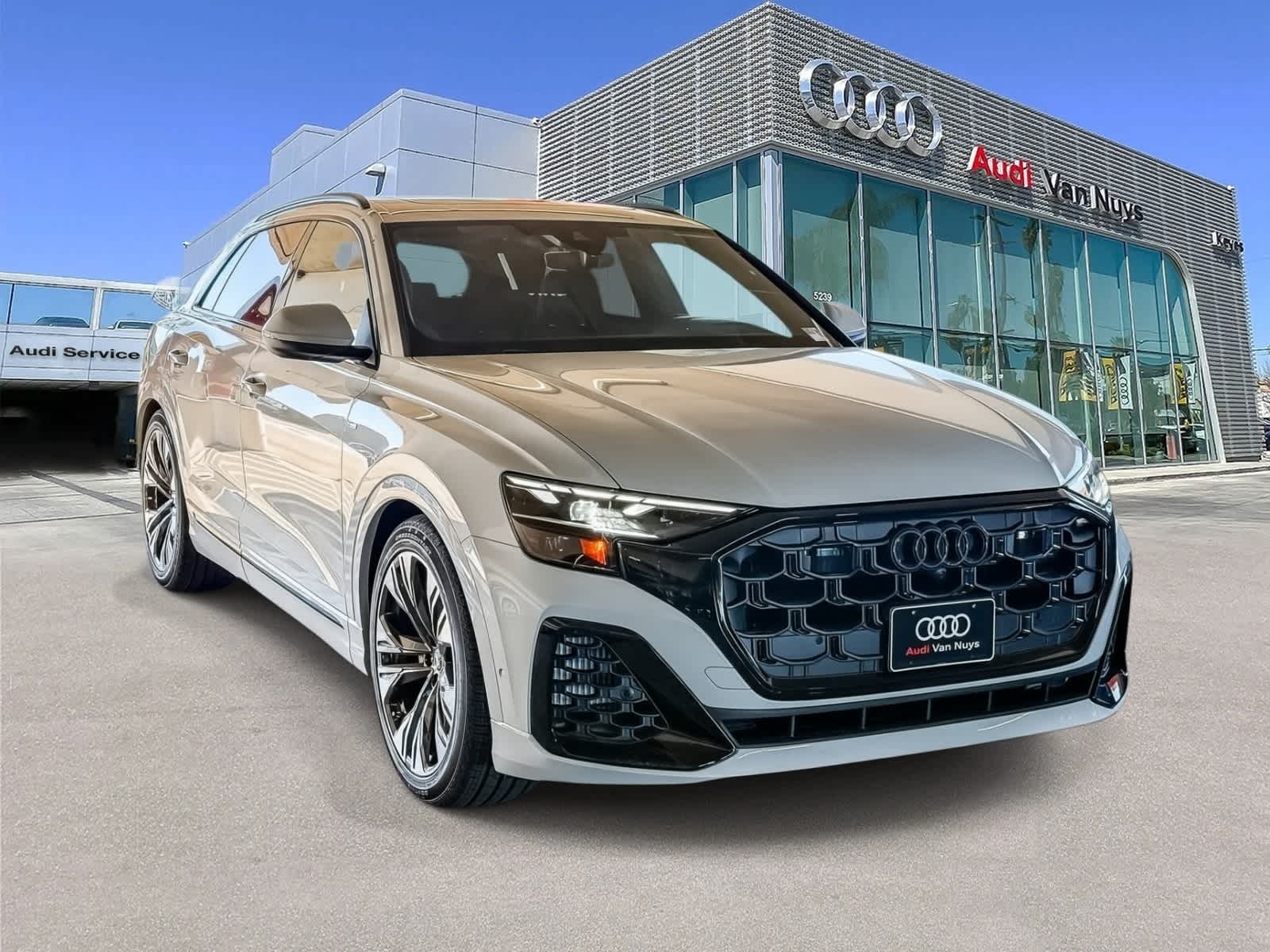 Thumbnail: 2026 Audi Q8 - 3