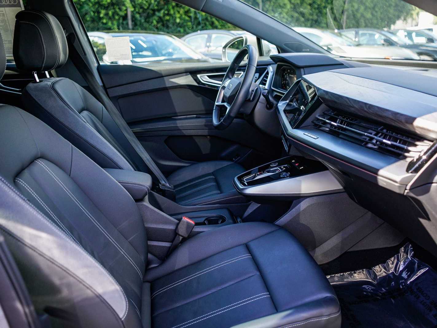 Thumbnail: 2023 Audi Q4 e-tron - 16