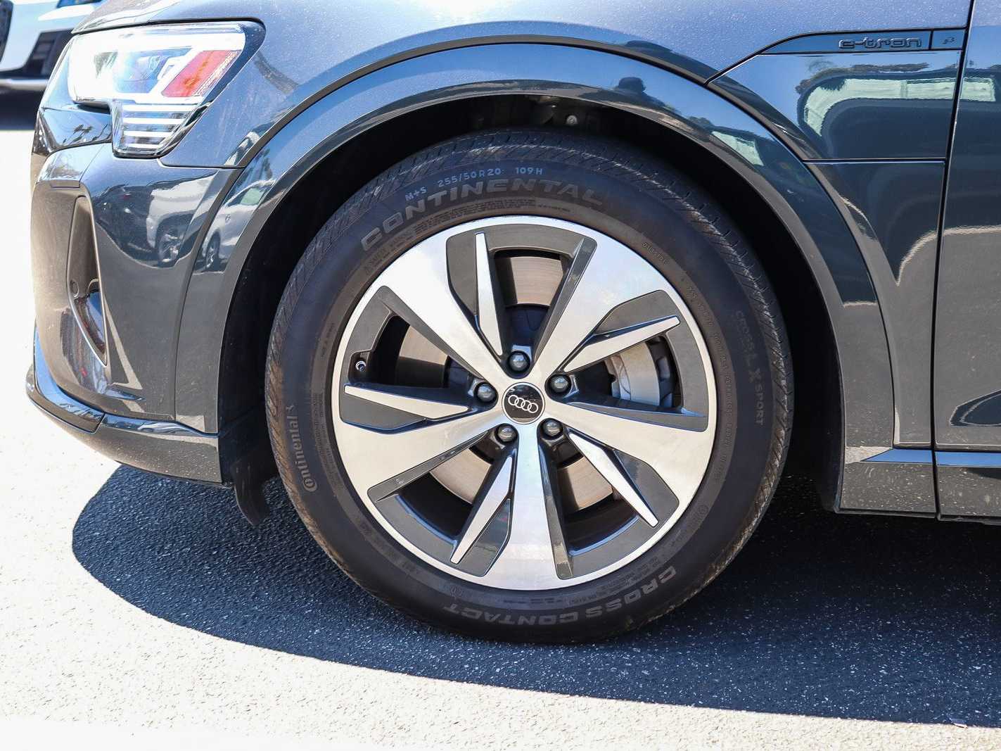 Thumbnail: 2024 Audi Q8 e-tron - 8
