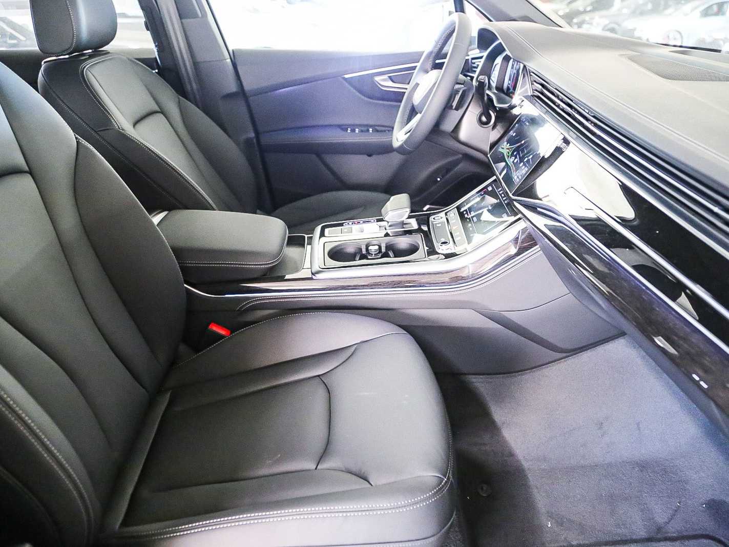 Thumbnail: 2026 Audi Q7 - 16