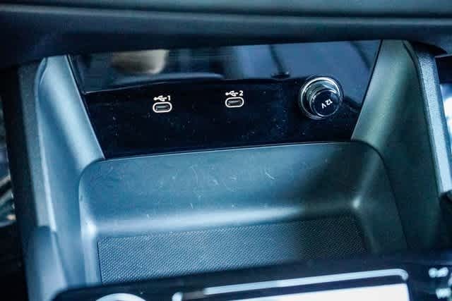 Thumbnail: 2025 Audi Q6 e-tron - 22