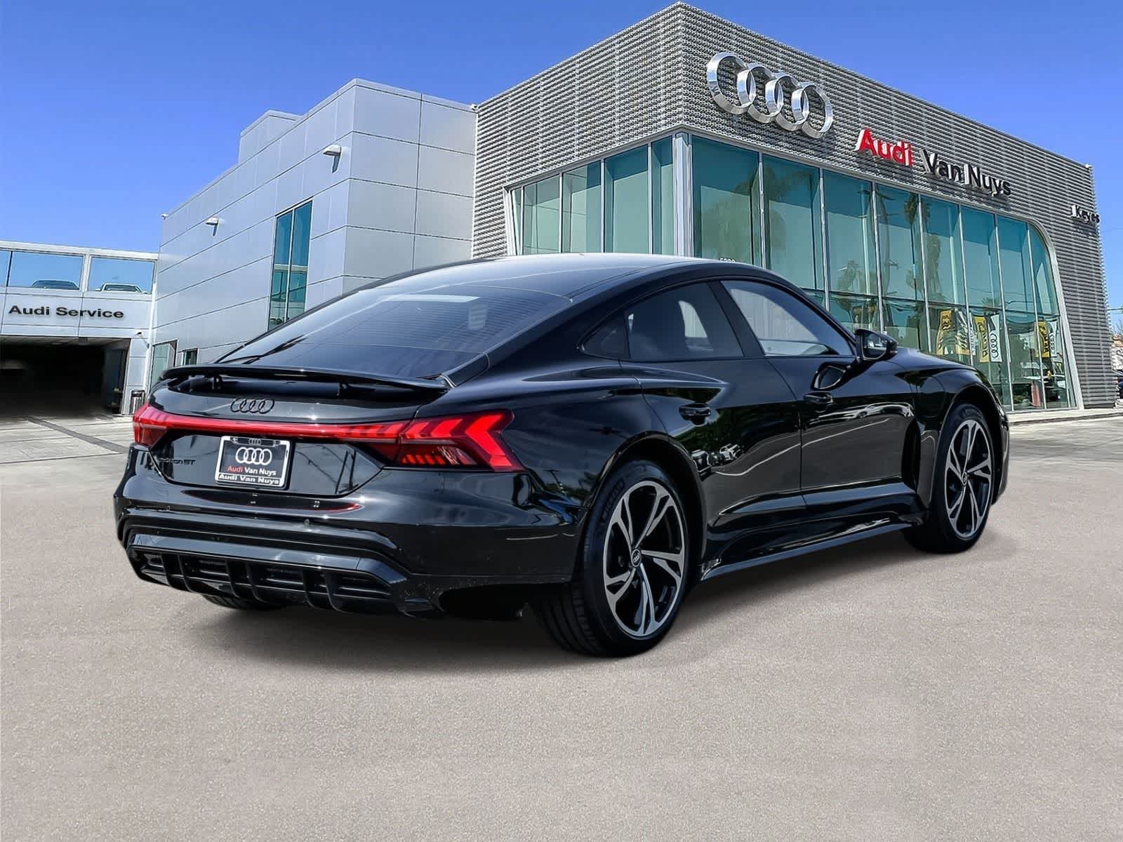 Thumbnail: 2022 Audi e-tron GT - 4