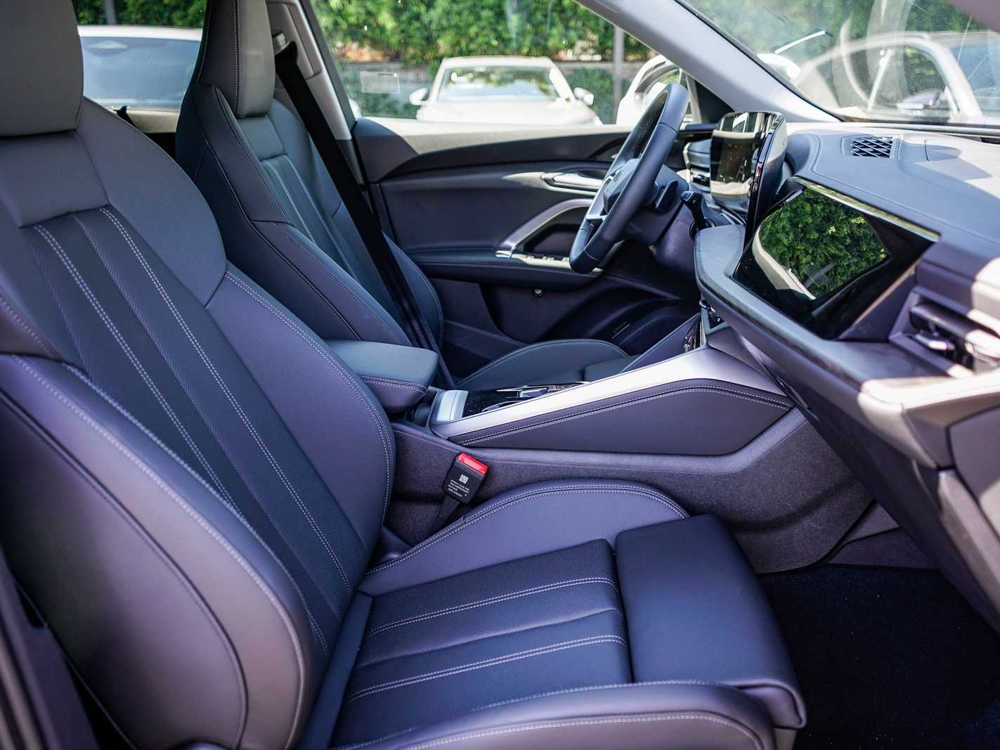 Thumbnail: 2025 Audi Q5 - 16