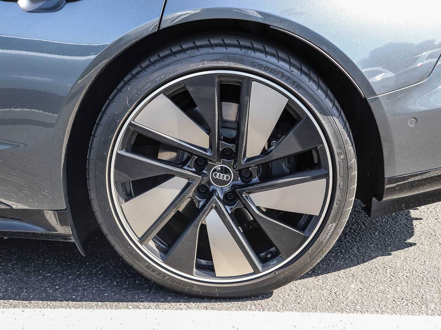 Thumbnail: 2023 Audi e-tron GT - 10