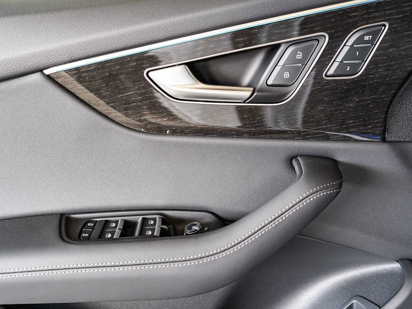 Thumbnail: 2026 Audi Q8 - 21