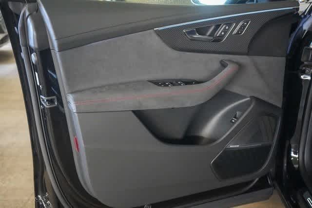 Thumbnail: 2025 Audi RS Q8 - 31