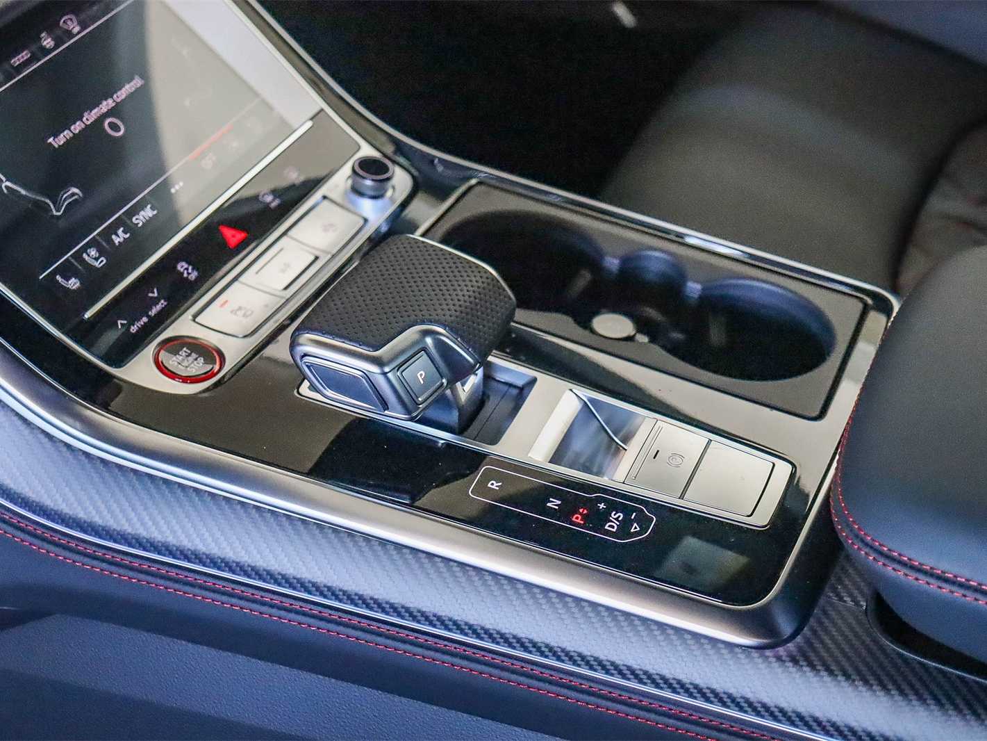 Thumbnail: 2026 Audi SQ8 - 20