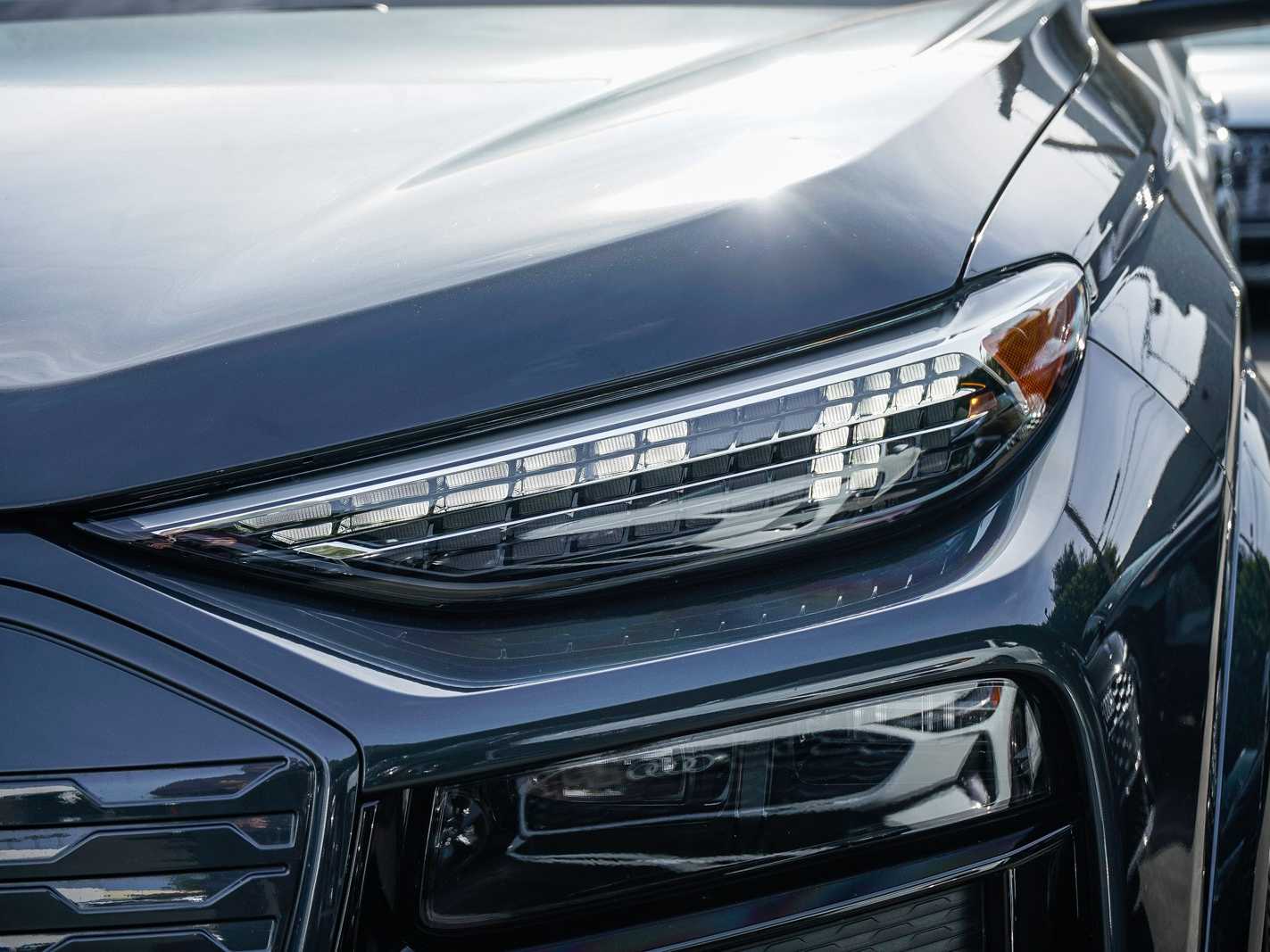 Thumbnail: 2025 Audi Q6 e-tron - 7