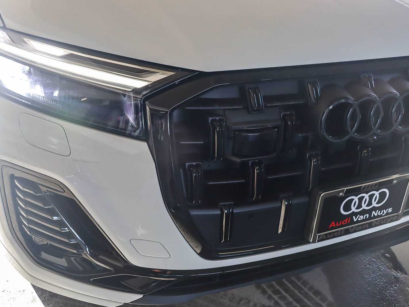 Thumbnail: 2026 Audi Q7 - 11