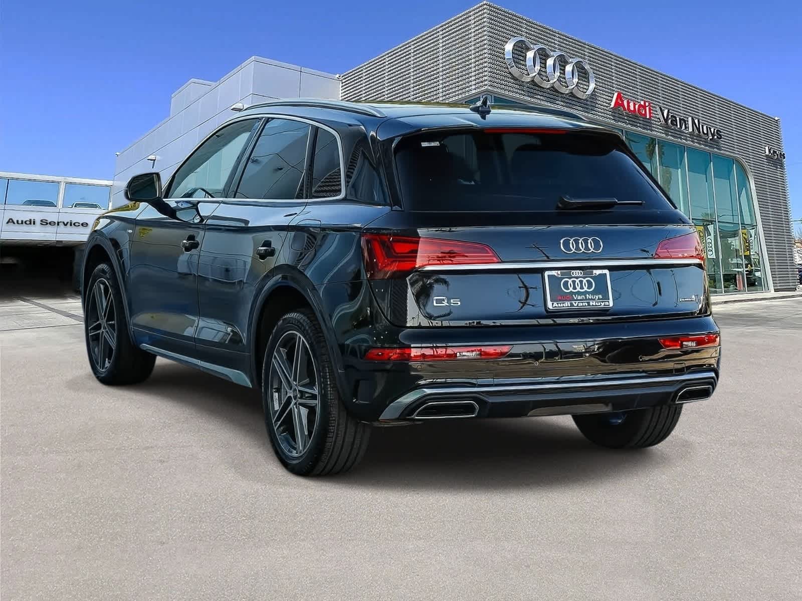 Thumbnail: 2023 Audi Q5 - 6