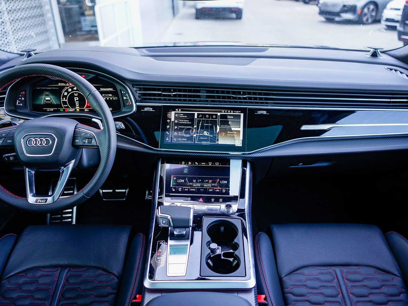 Thumbnail: 2025 Audi RS Q8 - 11