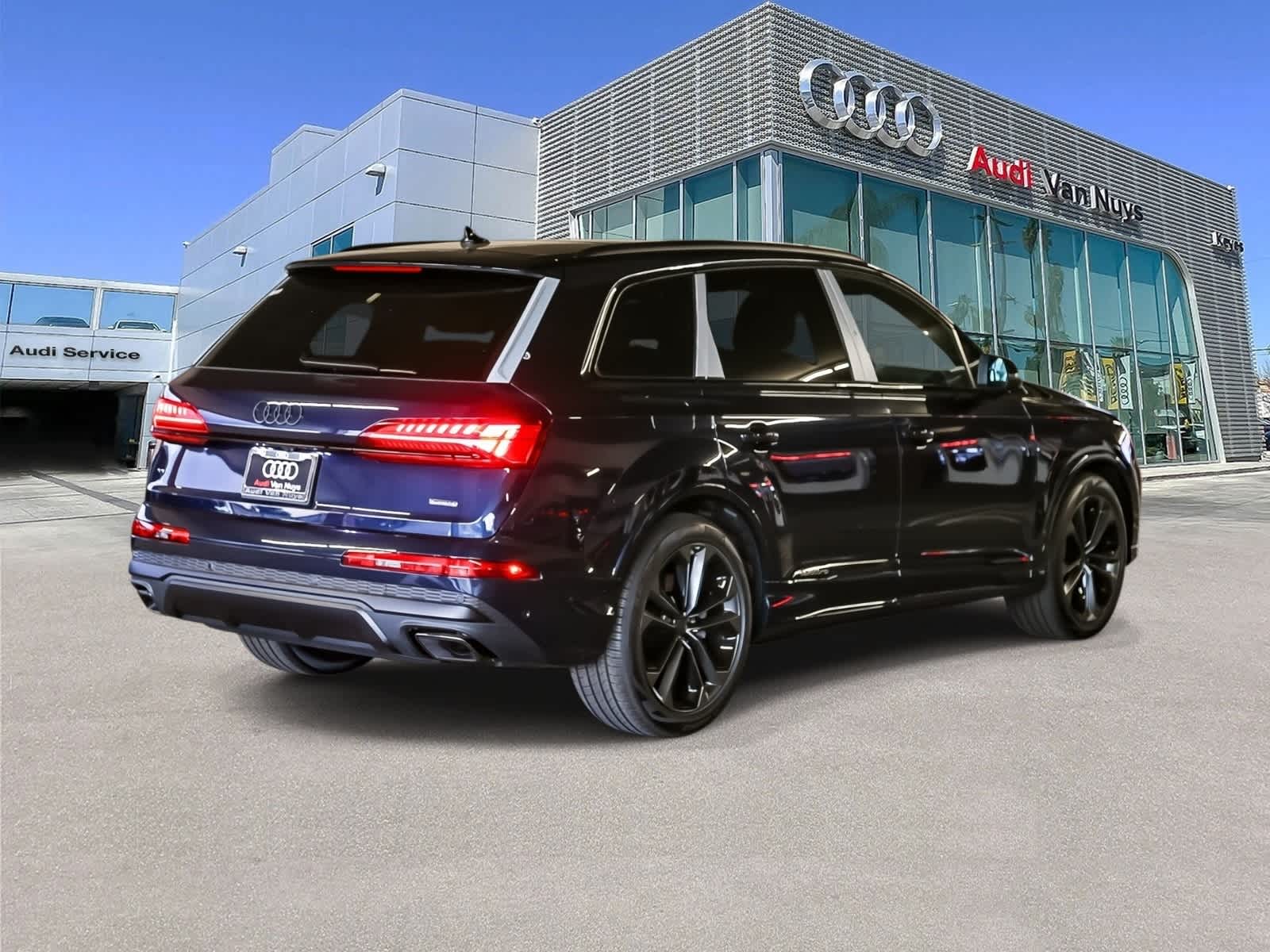 Thumbnail: 2026 Audi Q7 - 4