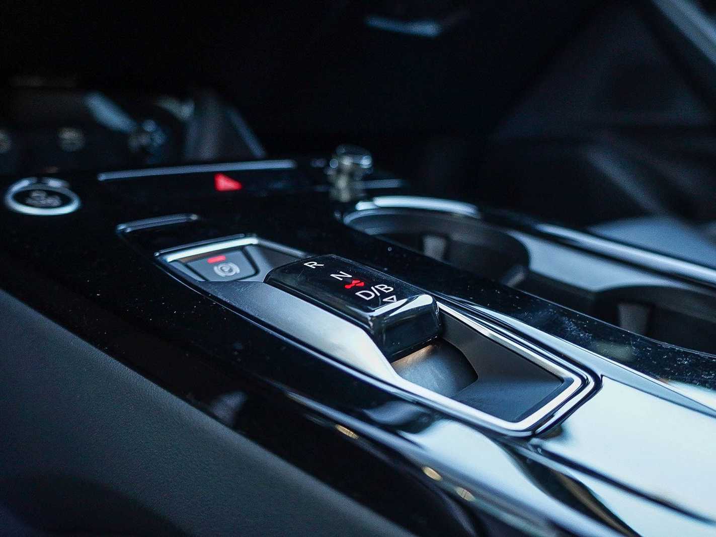 Thumbnail: 2025 Audi Q6 e-tron - 24