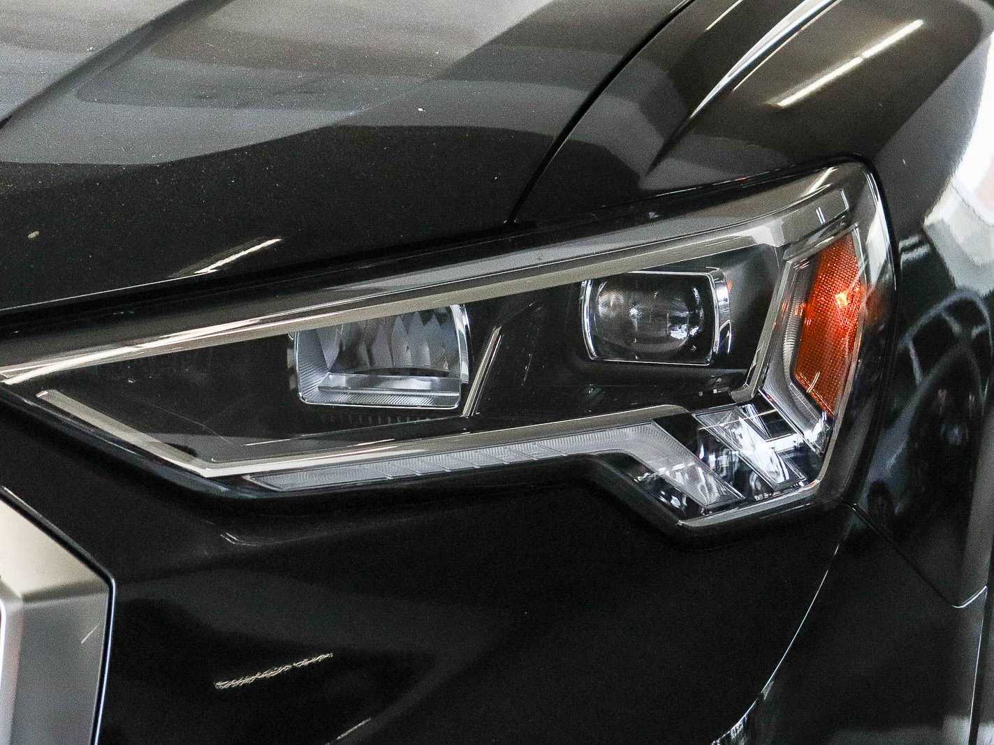 Thumbnail: 2023 Audi Q3 - 7
